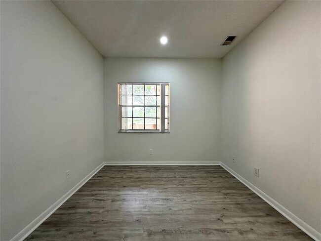 Building Photo - 641 Cypress Lake Blvd