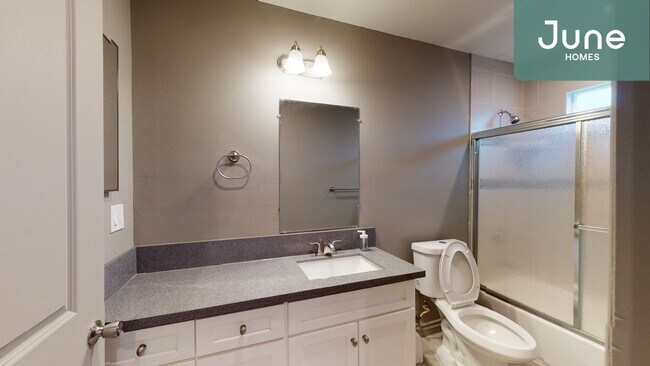 Building Photo - ROOM ONLY in 4-bed/3.0-bath Home