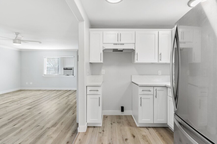 Building Photo - 2884 La Salle Ave