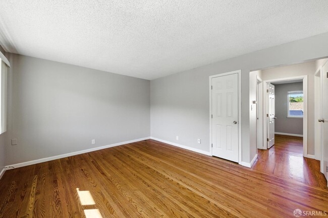 Building Photo - 1543 Berrellesa St