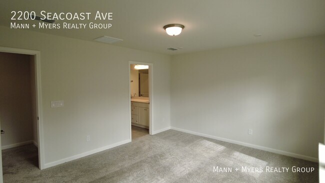 Building Photo - 2200 Seacoast Ave