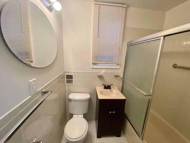 Building Photo - Beautifully Maintained 2br Hampden Townhom...