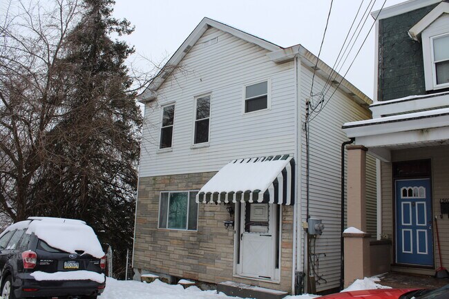 Primary Photo - 1505 Fleck St