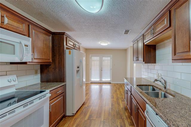 Building Photo - 1912 N Irving Heights Dr