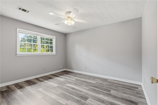 Building Photo - 432 Charleston Ln