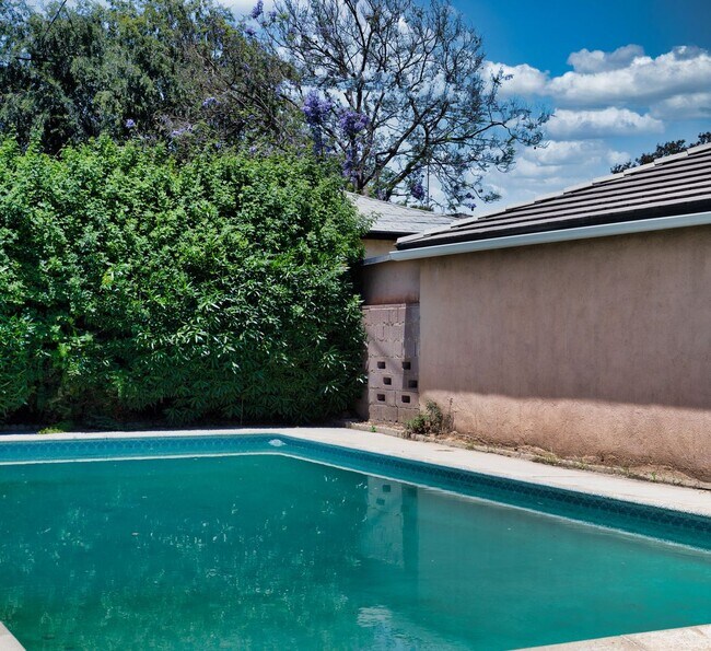 Building Photo - Beautiful 3 Bedroom/ 2 Bath Home $3,595/ Mo.
