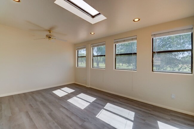Building Photo - Home in Antelope Hills!