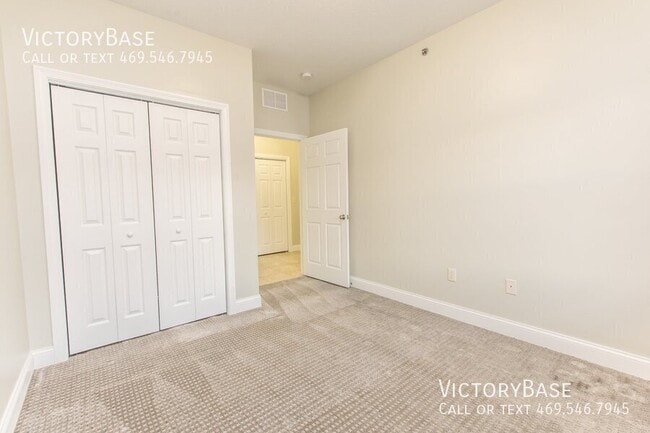 Building Photo - 604 Creekside Ln