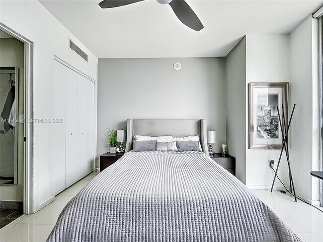 Building Photo - 475 Brickell Ave