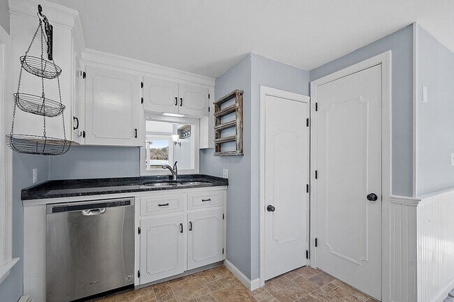 Building Photo - 52 Point Pleasant Rd