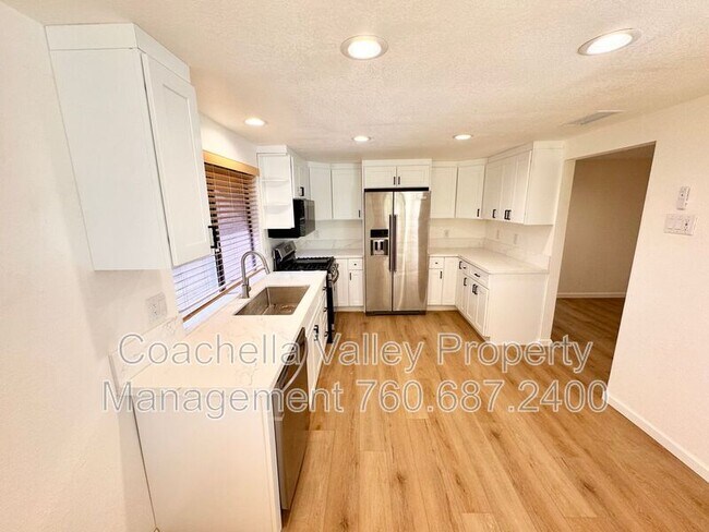 Building Photo - 41595 Navarre Ct