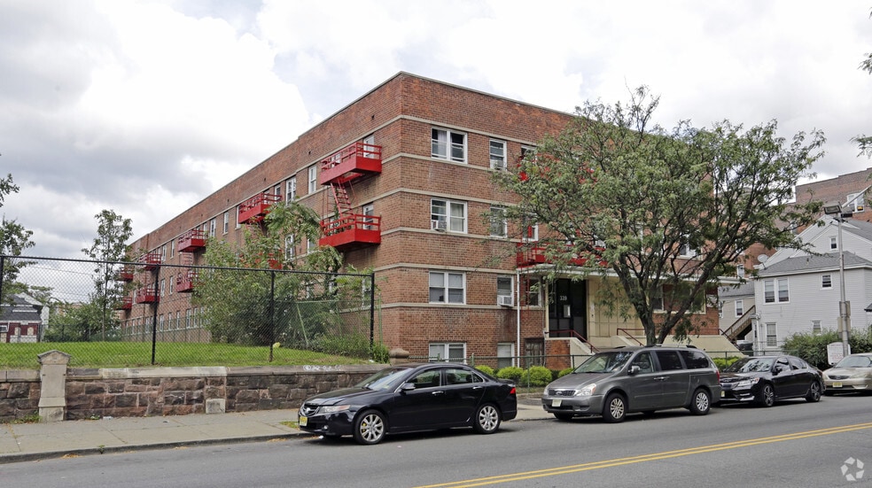 339 Building - 324,339 and 431 Broadway