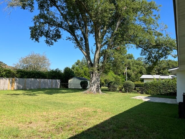 Building Photo - 1348 Lamanto Ave E