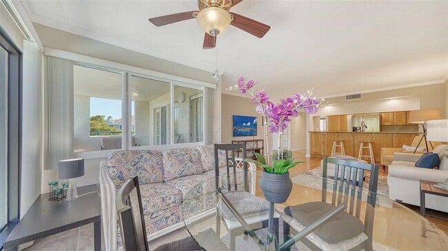 Building Photo - 835 S Osprey Ave