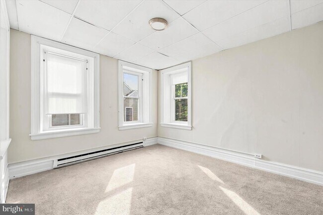 Building Photo - 222 Henderson Ave