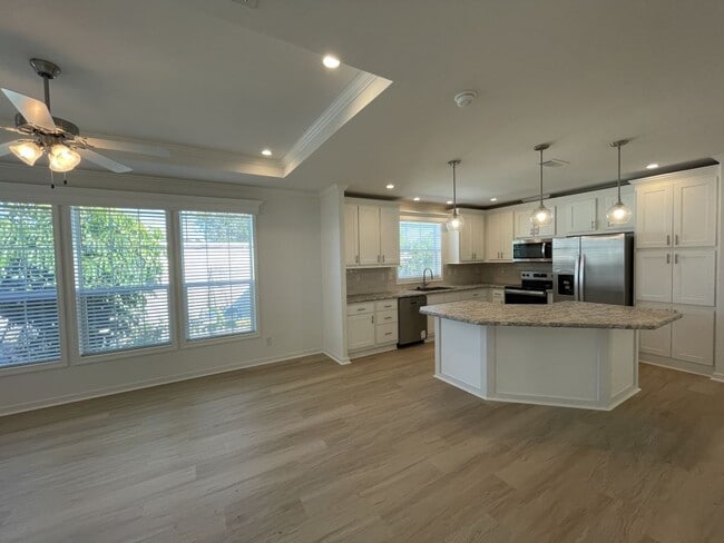 Building Photo - 966 E Montego Ave