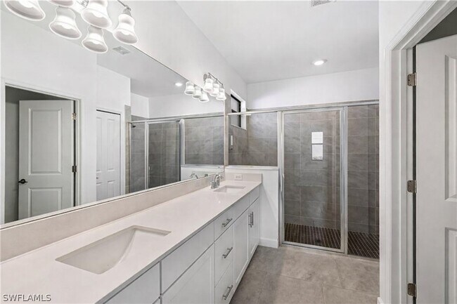 Building Photo - 18311 Ridgeline Dr