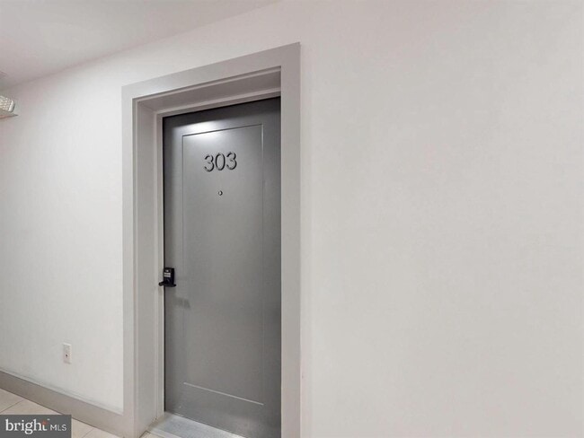 Building Photo - 927 Kennedy St NW