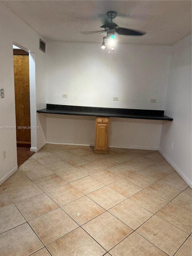 Building Photo - 10762 La Placida Dr