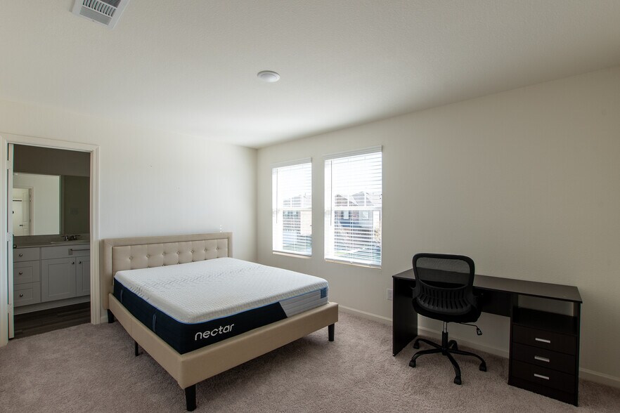 bedroom 3 - 14141 Emeric St
