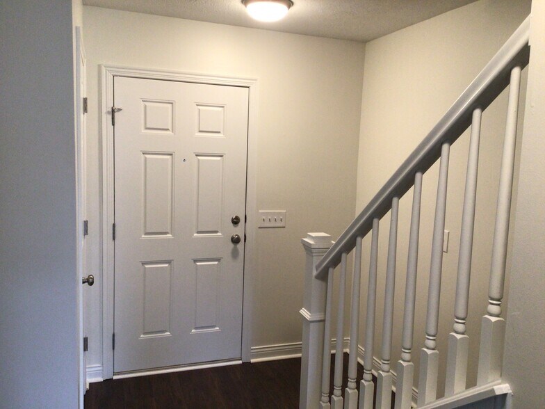 Building Photo - 1557 Pheasant Run Dr