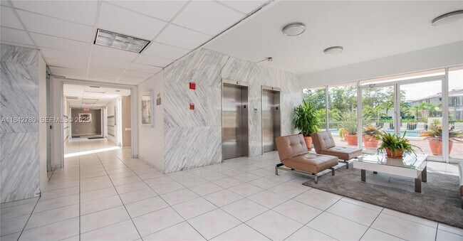 Building Photo - 401 Golden Isles Dr