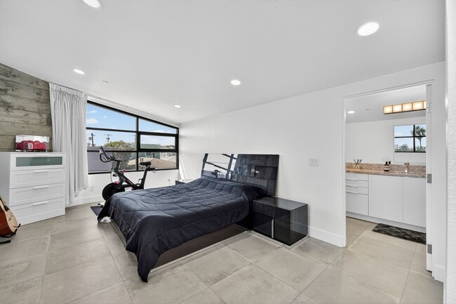 Building Photo - 1418 Innes Pl
