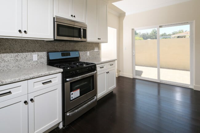 Building Photo - 2627 Hermosa Ave