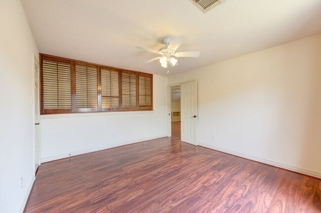 Building Photo - 122 Vieux Carre Dr