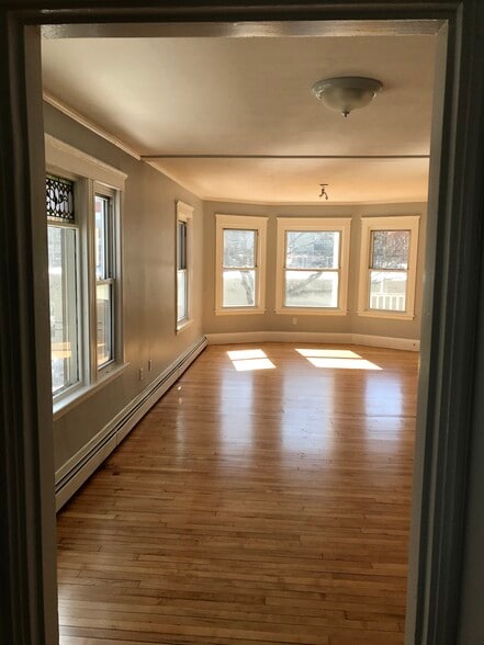 massive living room - 111 Grant St.