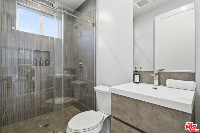 Building Photo - 5149 Fulton Ave