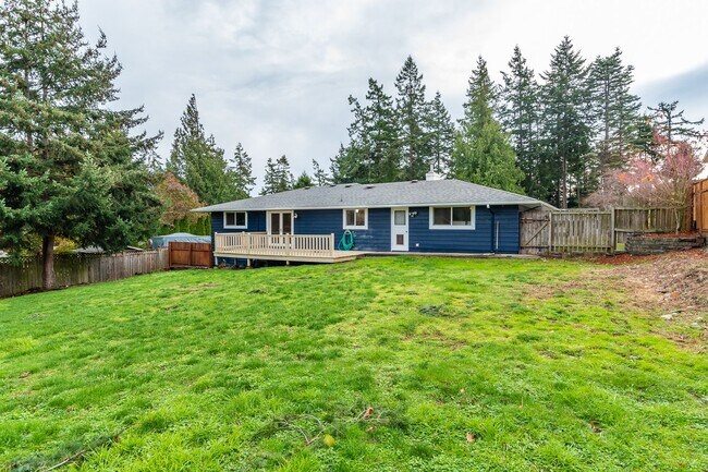 Building Photo - Beautifully Updated 3-Bedroom Home with Large Fenced Yard