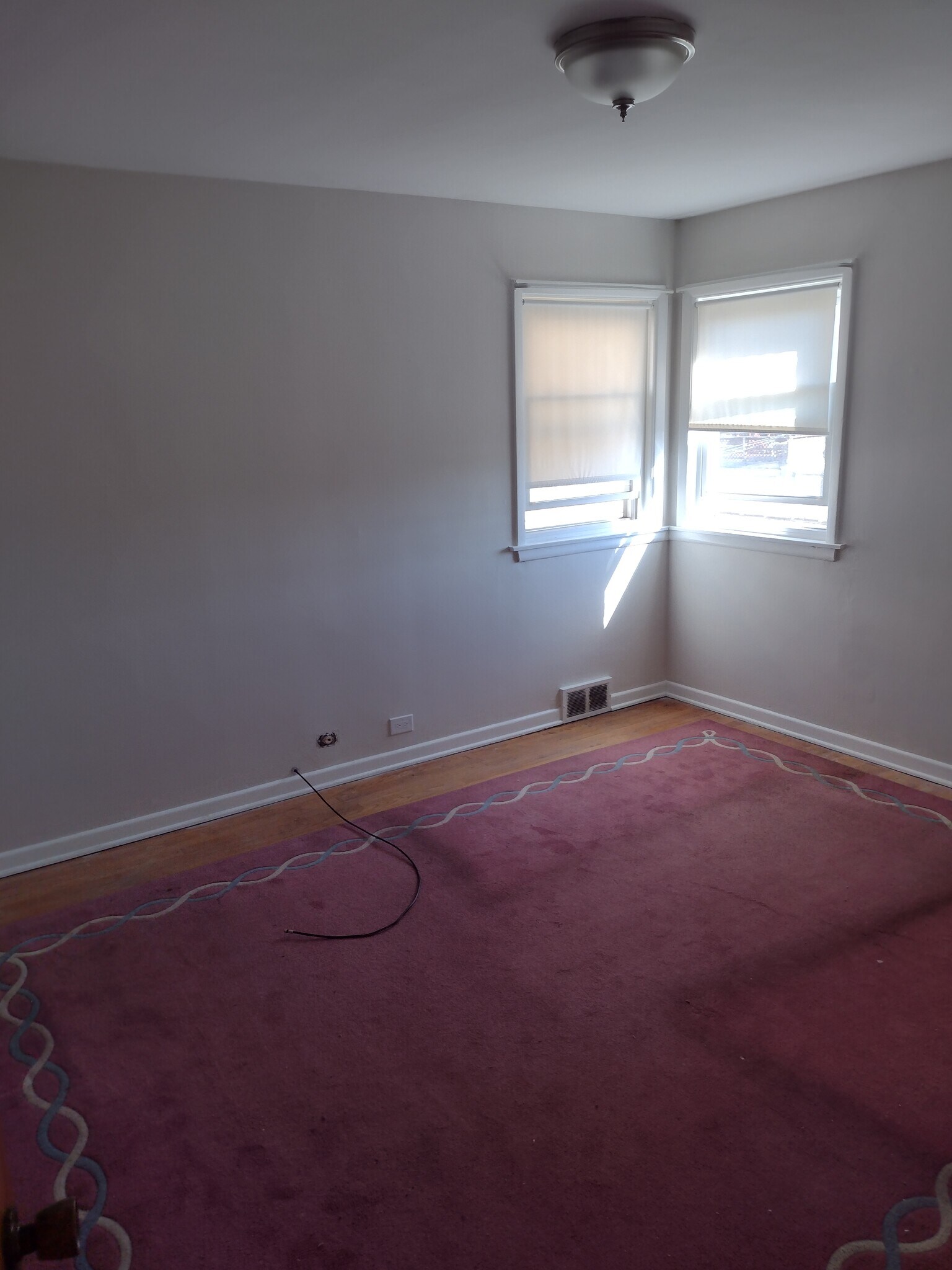 Master bedroom - 5617 N Christiana Ave