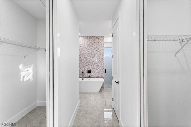 Building Photo - 3318 NE 13th Pl