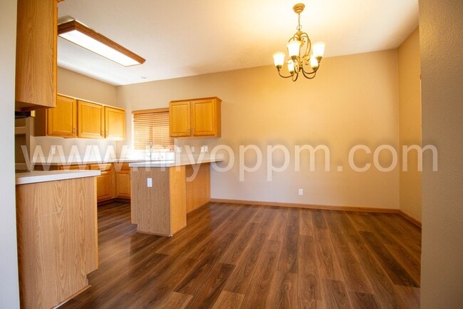 Building Photo - spacious 4-bedroom, 3-bathroom