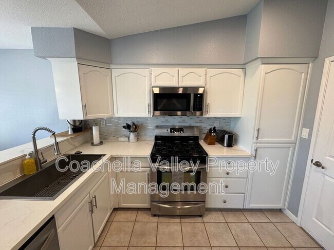 Building Photo - 44060 Dalea Ct