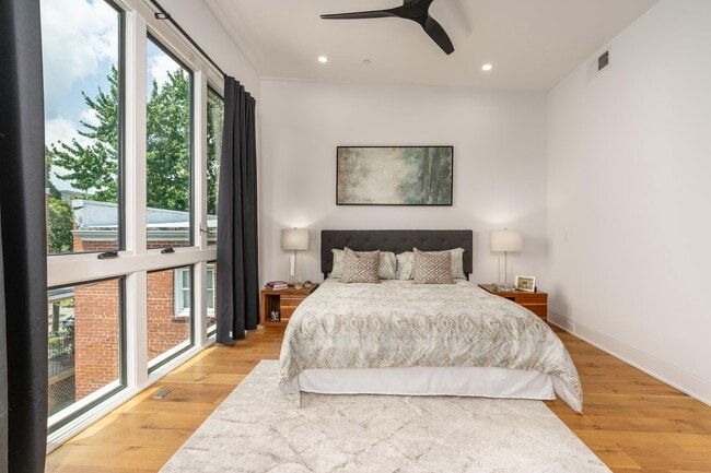 Building Photo - 103 17th St SE