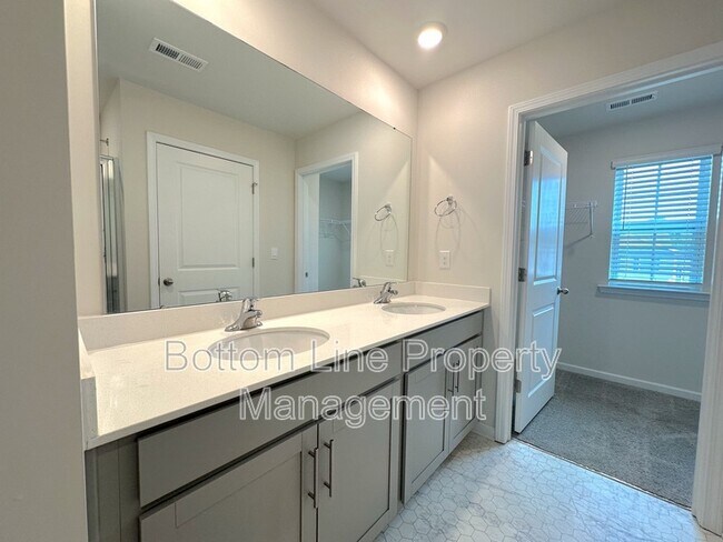 Building Photo - 2129 Allium Dr