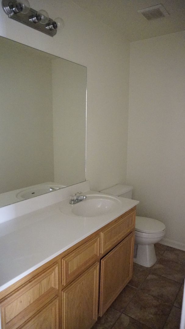 Building Photo - 1400 Chips Dr