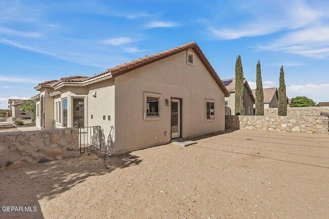Building Photo - 13470 Everingham St