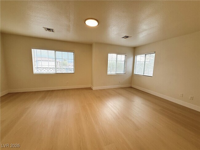 Building Photo - 6079 Clovelly St