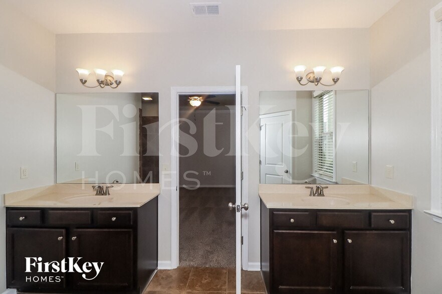 Building Photo - 286 S Village Square