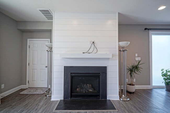 Building Photo - 7228 Broadacre Ct