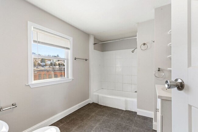 Building Photo - 1690 N Main St