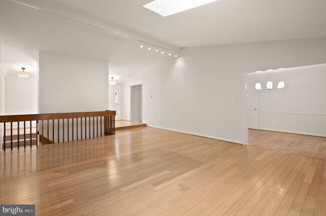Building Photo - 13647 S Springs Dr