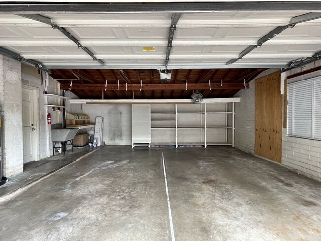 Building Photo - 6 month lease- AVAIL IN AUGUST- Immaculate...