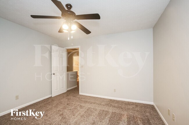 Building Photo - 16 Pondview Ct