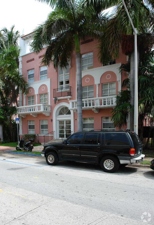 Building Photo - The Granite at Miami Beach