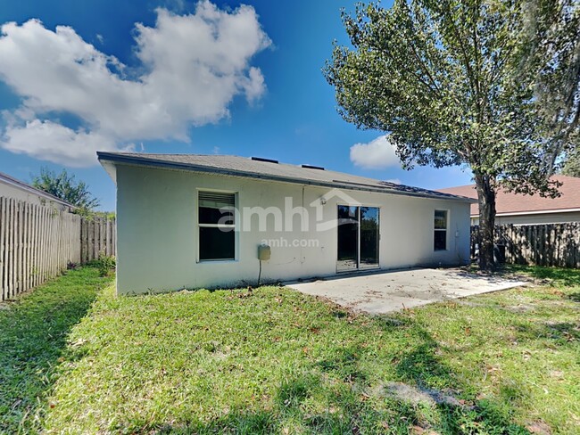 Building Photo - 1625 Hudderfield Cir E