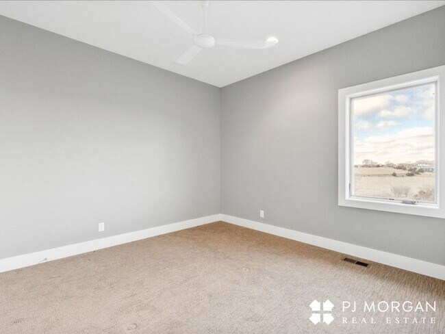 Building Photo - Tucked Away Yet Close to It All-Beautiful Elkhorn Rental has it all!